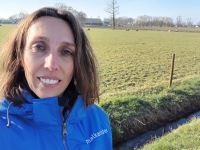 Afbeelding: Jolanda Aalbers bij artikel klompen aan en gaan! 
